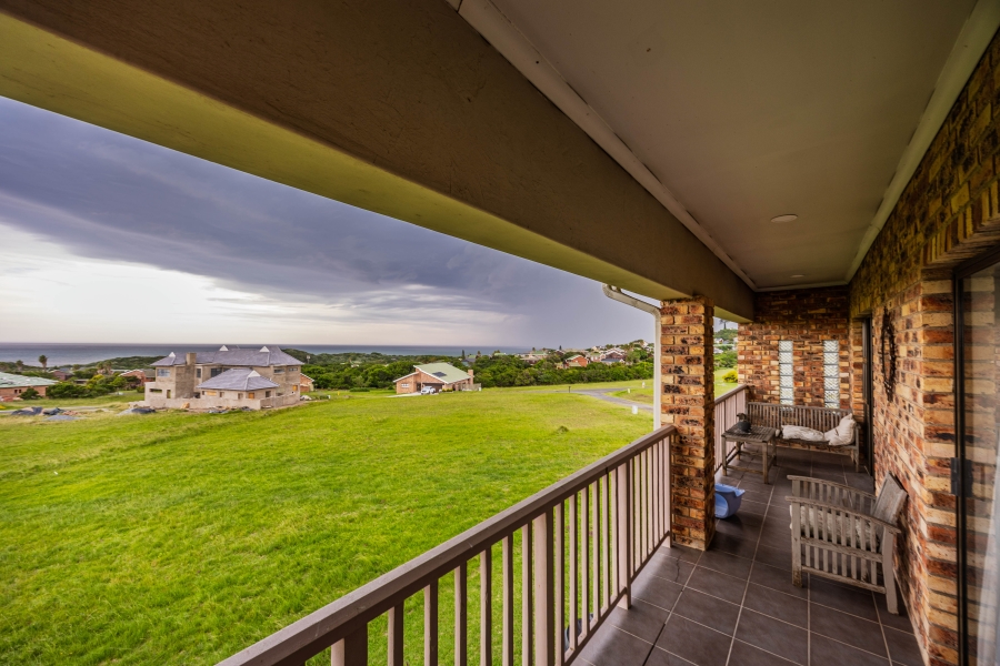 To Let 5 Bedroom Property for Rent in Cove Rock Eastern Cape